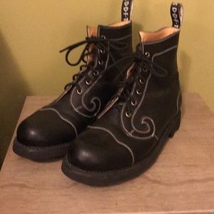 JOHN FLUEVOG CLASSICS MEN’S BOOTS